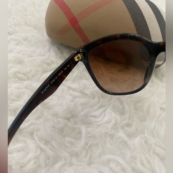 BURBERRY SUNGLASS 🤎🤎🤎 - Picture 5 of 9
